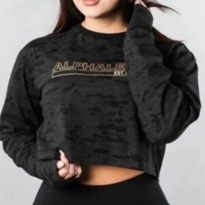Alphalete Women's Black Camo Cropped Sweatshirt